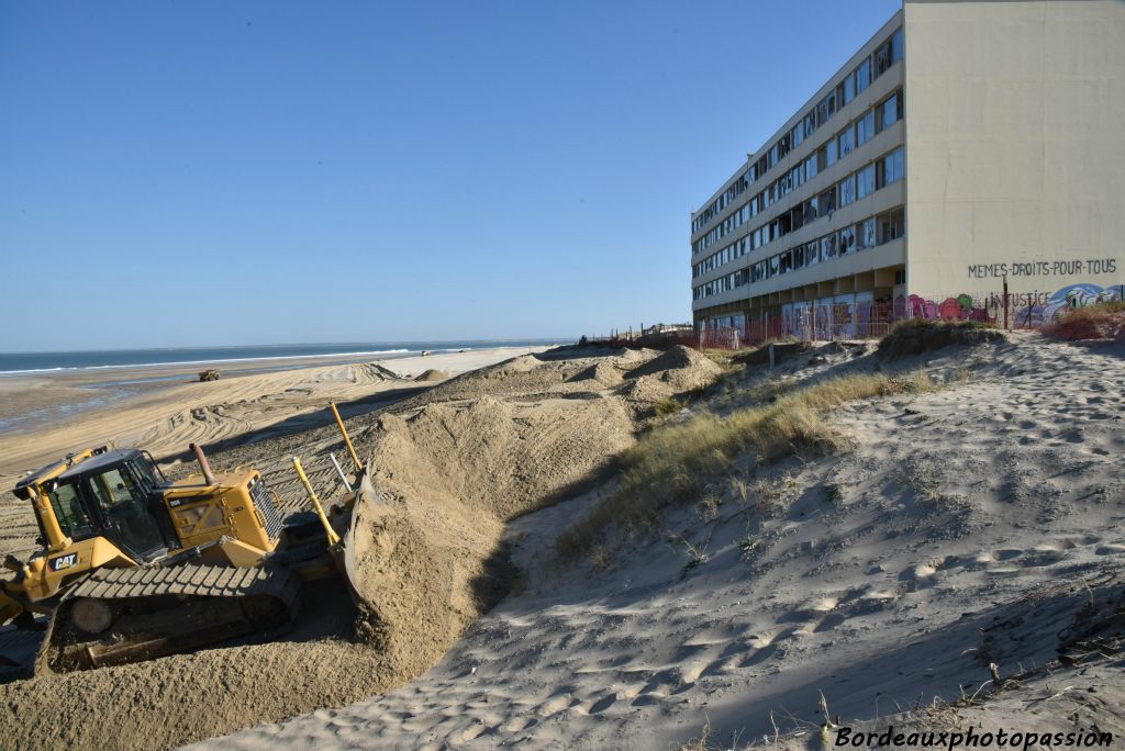Il s'agit de rajouter 4 m de sable afin que les futurs travaux de désamiantage puissent s'effectuer normalement.